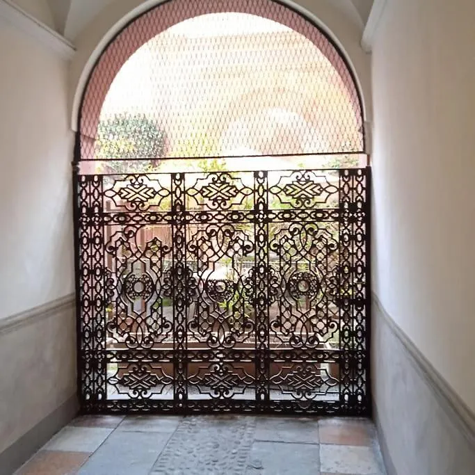 Appartamento Crisopoli In Pieno Centro A Parma Italy
