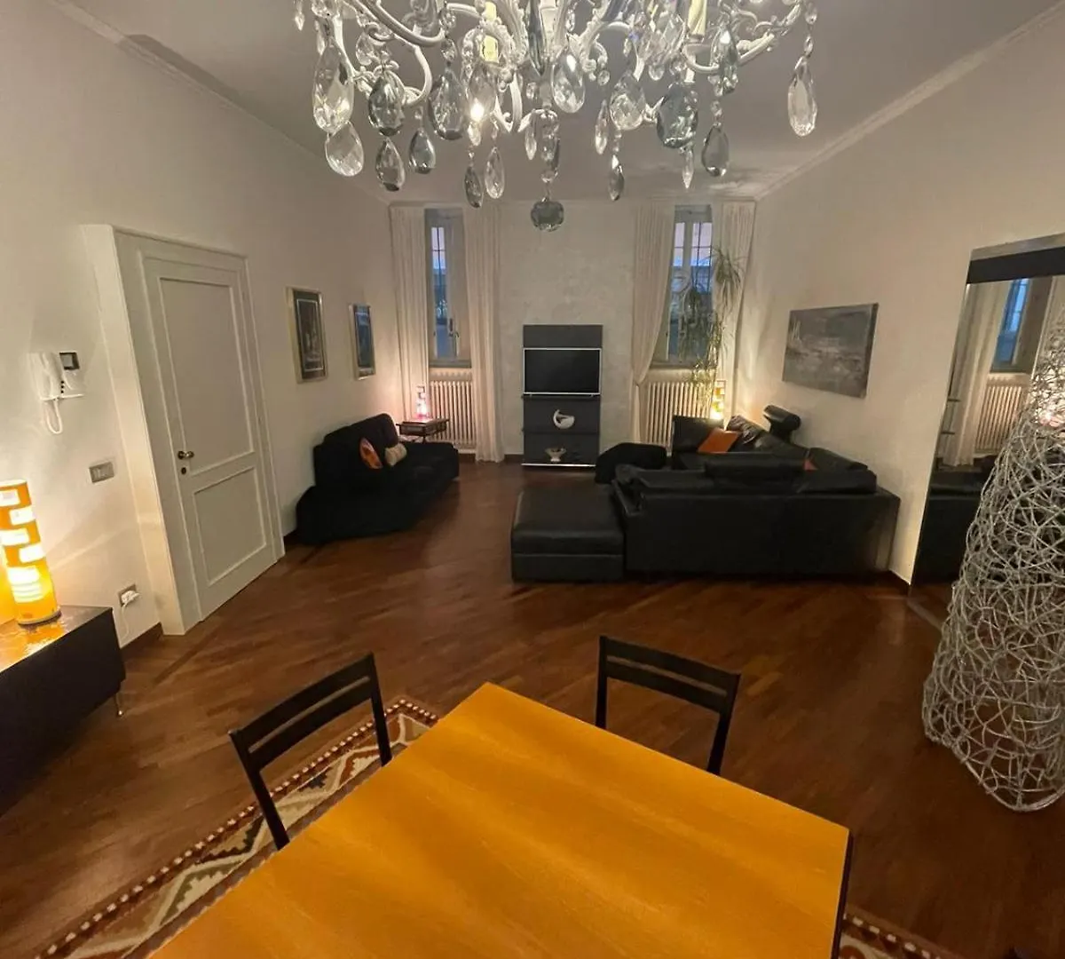 Appartamento Crisopoli In Pieno Centro A Parma 0*,  Italy