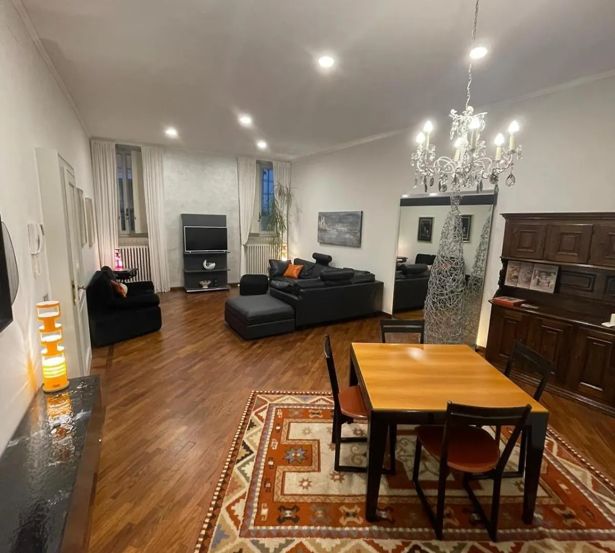 Apartment Appartamento Crisopoli In Pieno Centro A Parma Italy